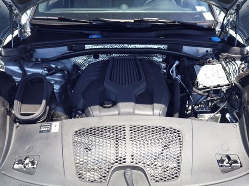 Certified 2026 Porsche Macan AWD/4WD image 26