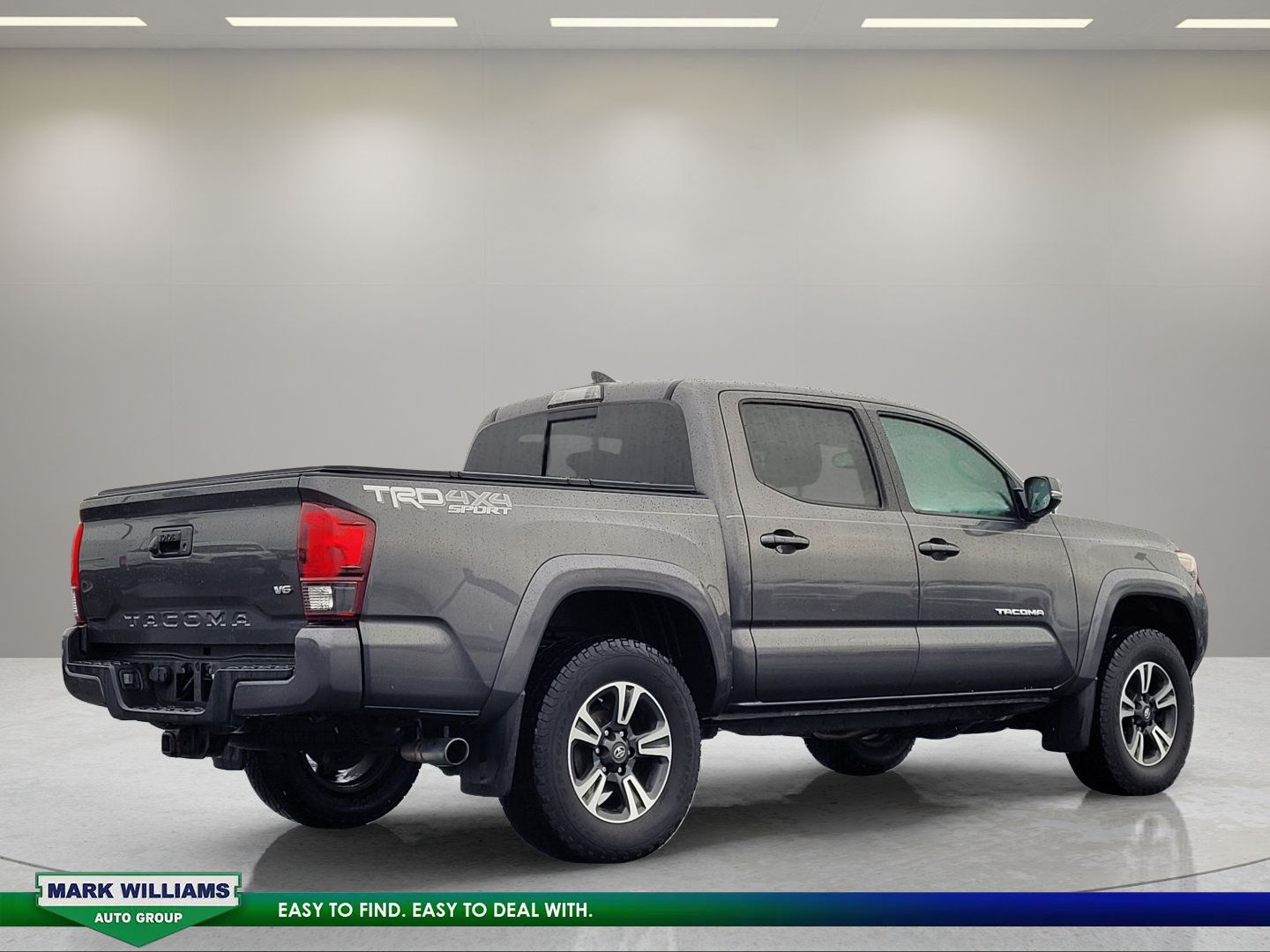 Used 2018 Toyota Tacoma TRD Sport AWD/4WD image 4