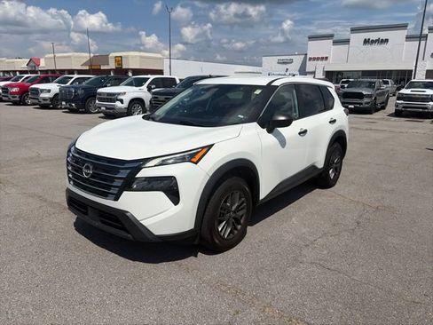 Used 2024 Nissan Rogue S FWD image 2