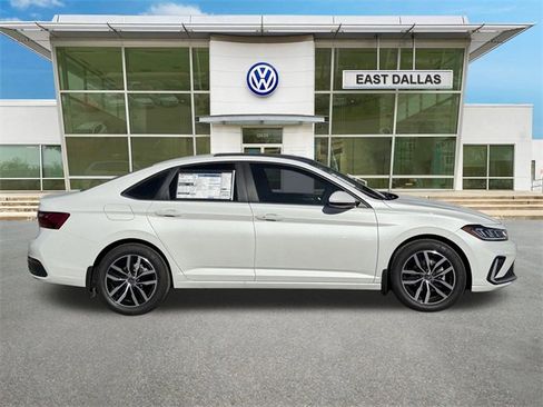 New 2026 Volkswagen Jetta SE image 3