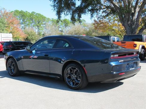 Used 2025 Dodge Charger R/T w/ Sun & Sound Package image 4