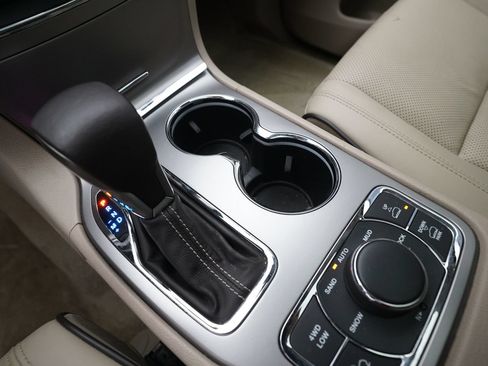 Used 2018 Jeep Grand Cherokee Overland AWD/4WD image 17