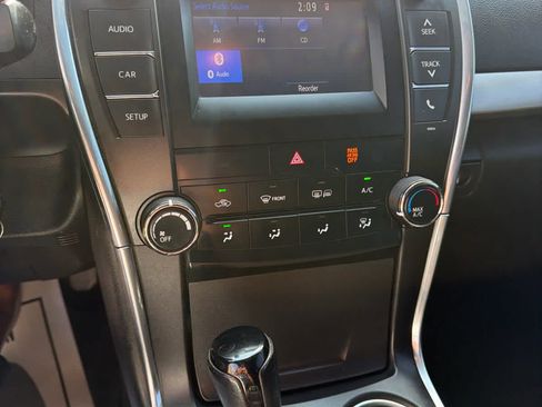 Used 2017 Toyota Camry SE w/ Moonroof Package FWD image 12