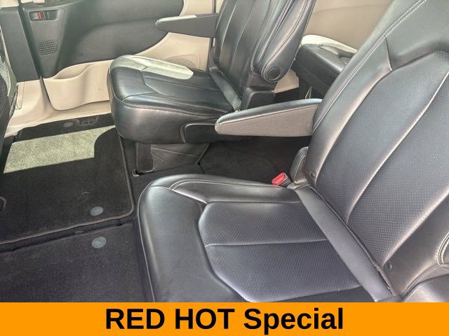 Used 2023 Chrysler Pacifica Touring-L FWD image 30
