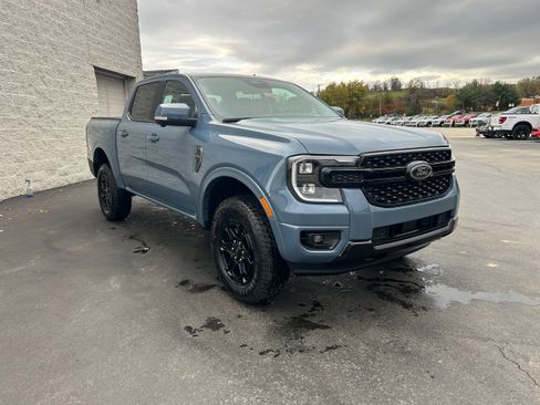 New 2025 Ford Ranger Lariat w/ Black Appearance Package image 19