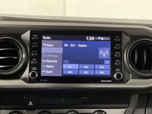Used 2022 Toyota Tacoma SR5 w/ SR5 Appearance Package (SM) AWD/4WD image 18