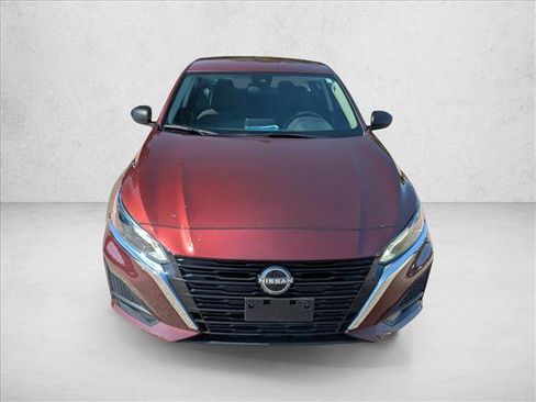 Used 2025 Nissan Altima 2.5 SV AWD/4WD image 2