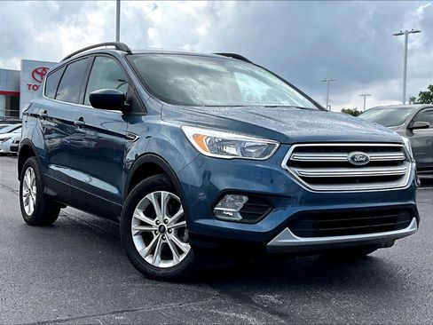 Used 2018 Ford Escape SE w/ SE Sync 3 Package FWD image 3