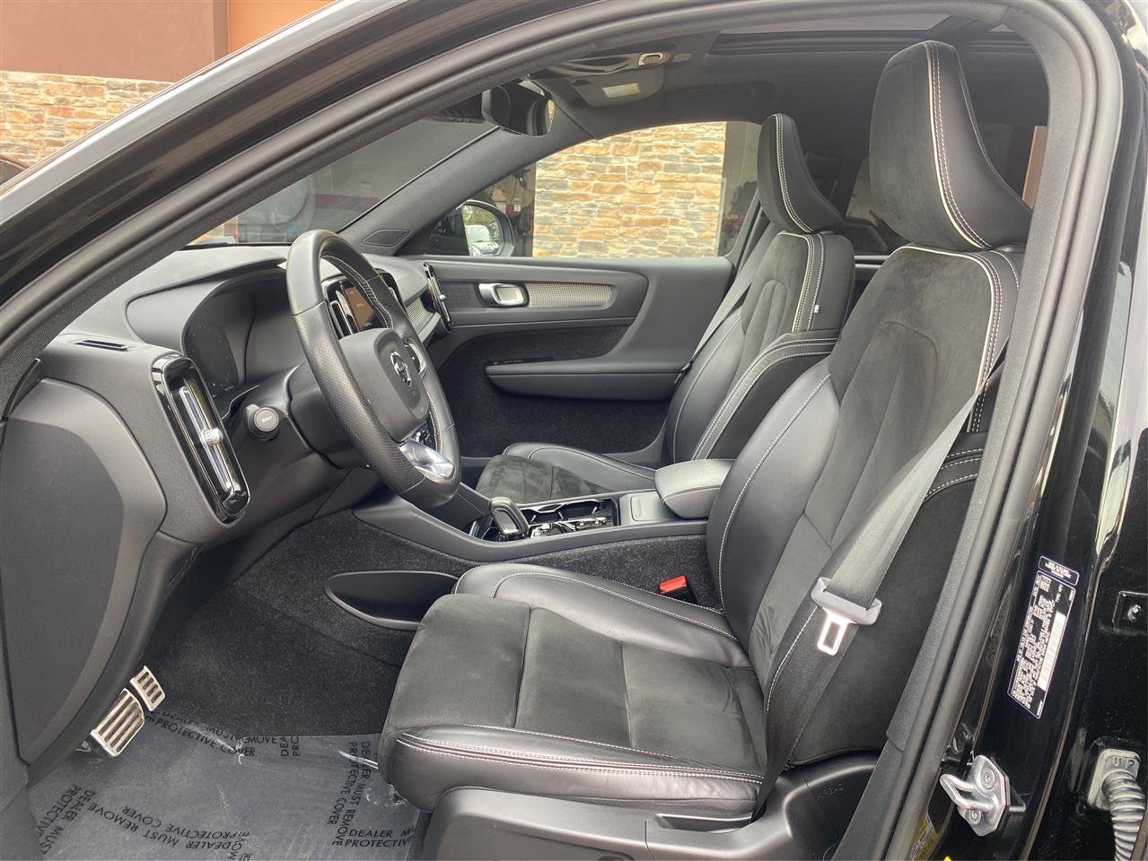 Used 2021 Volvo XC40 T5 R-Design AWD/4WD image 9