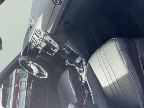 Used 2024 Volkswagen Tiguan SE R-Line AWD/4WD image 20