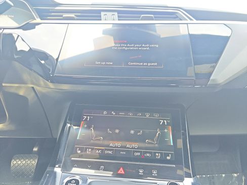 Used 2024 Audi Q8 e-tron Prestige w/ Prestige Package image 17