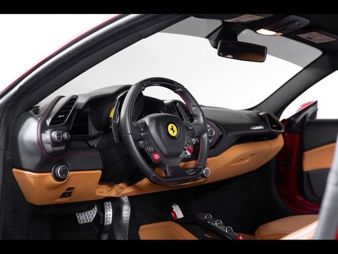 Used 2017 Ferrari 488 GTB RWD image 5