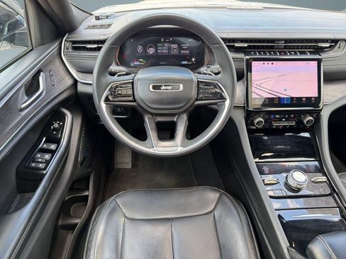 Used 2023 Jeep Grand Cherokee Overland AWD/4WD image 28