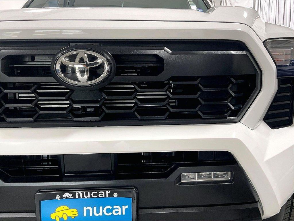 Used 2025 Toyota Tacoma 4x4 Double Cab Hybrid image 32