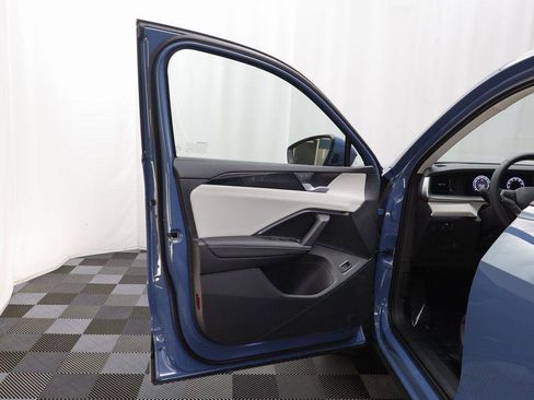 New 2025 Volkswagen Tiguan SE image 5