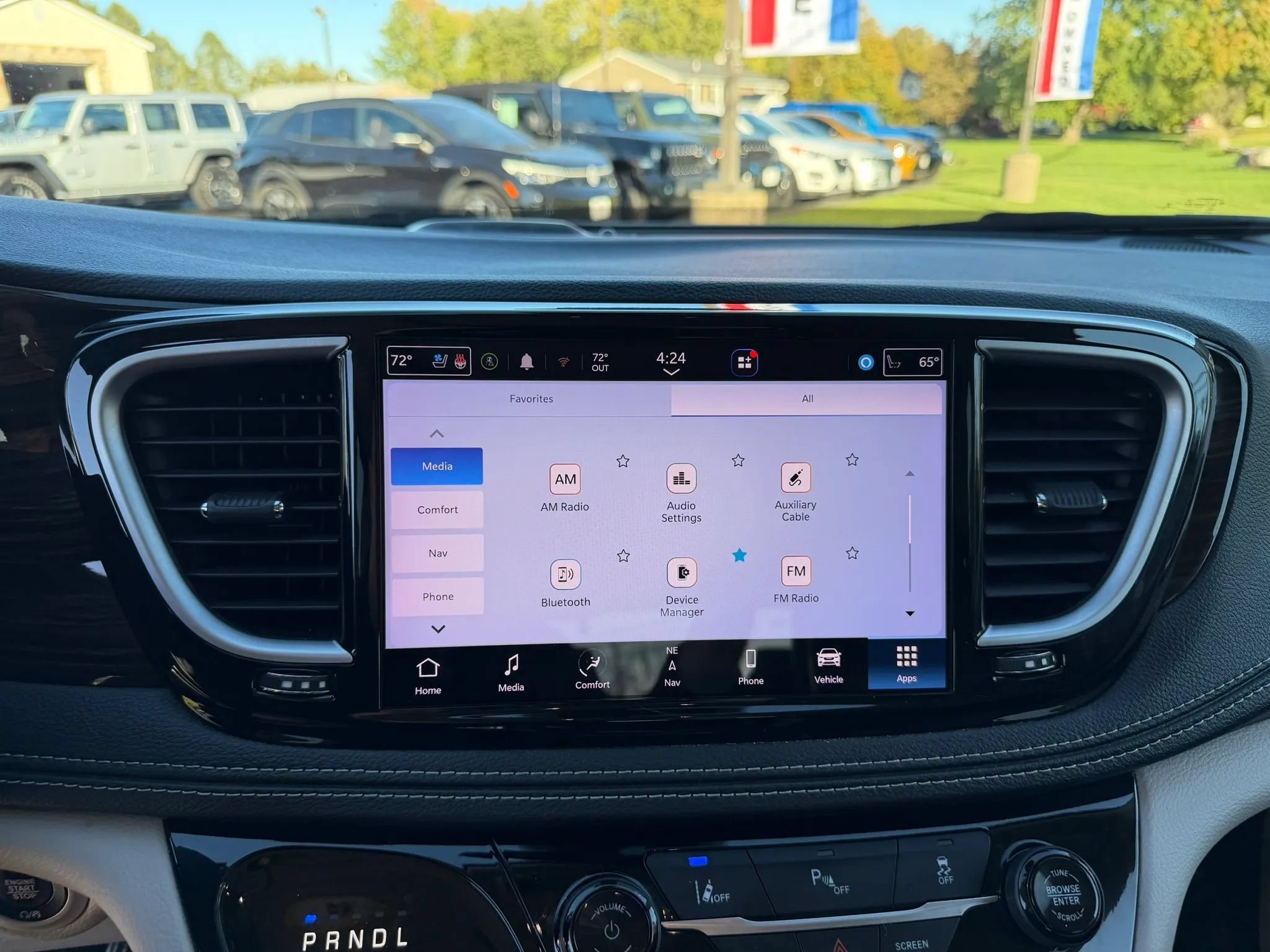 Used 2023 Chrysler Pacifica Limited w/ Uconnect Theater Family Group FWD image 28