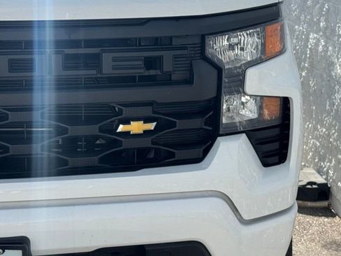Used 2025 Chevrolet Silverado 1500 Custom image 8