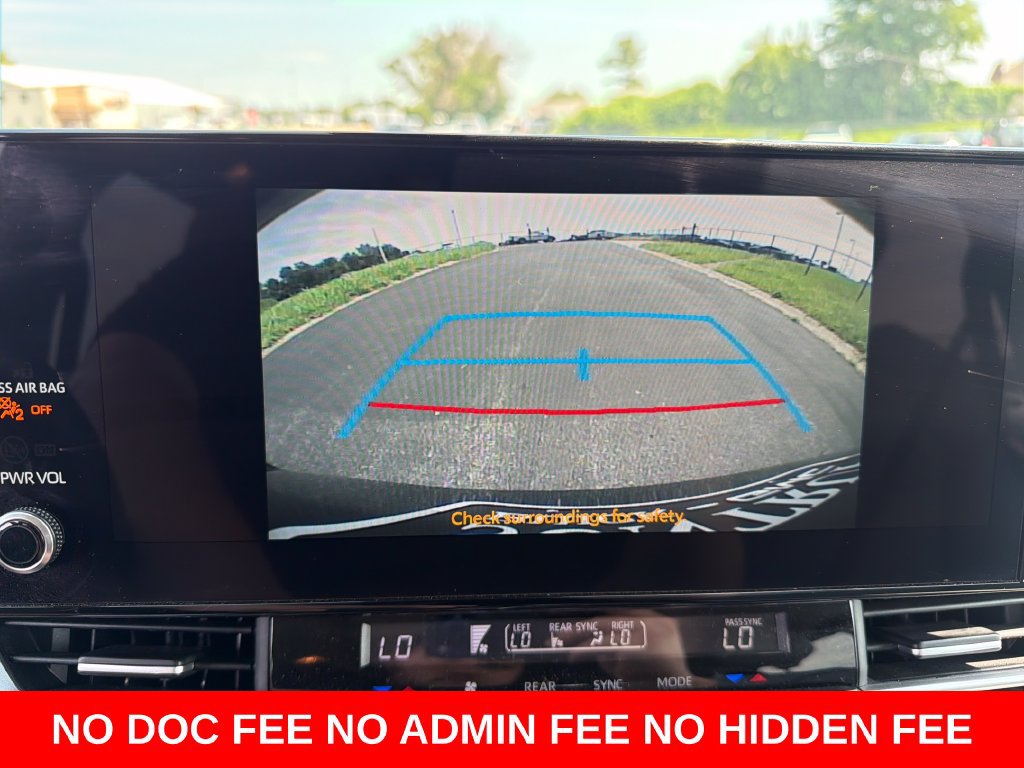 Used 2025 Toyota Sienna XLE FWD image 21