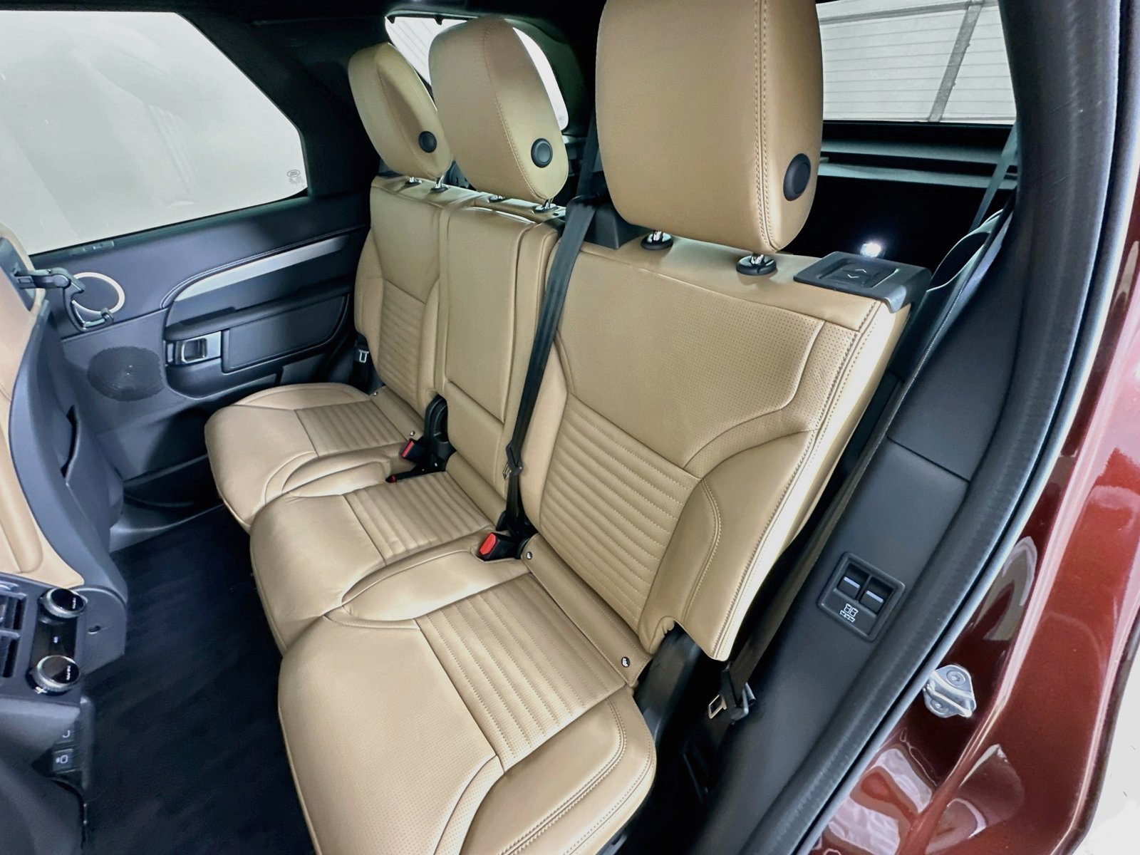 New 2026 Land Rover Discovery Limited Edition AWD/4WD image 36