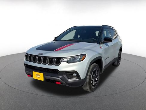Used 2025 Jeep Compass Trailhawk AWD/4WD image 7
