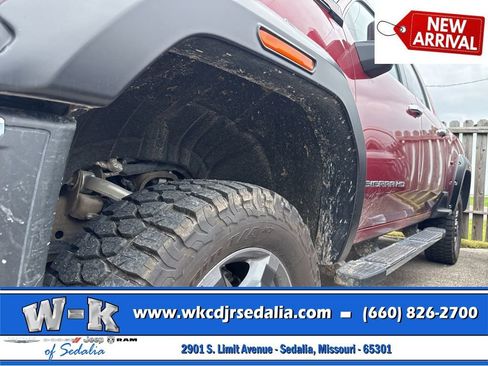 Used 2025 GMC Sierra 2500 SLT AWD/4WD image 12