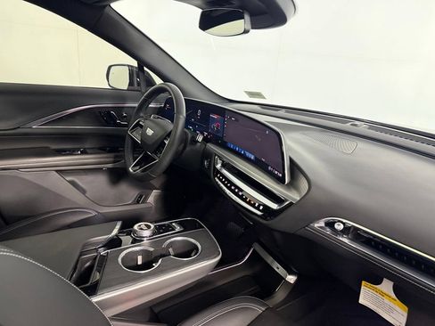Used 2024 Cadillac Lyriq Luxury RWD image 32