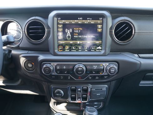 Used 2023 Jeep Gladiator Overland AWD/4WD image 21