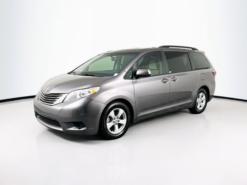 Used 2015 Toyota Sienna LE FWD image 3