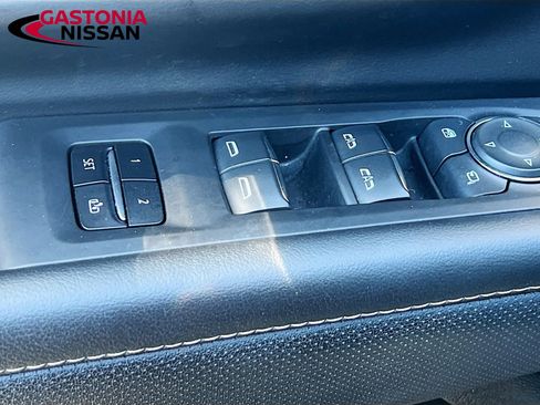 Used 2023 Chevrolet Suburban Premier image 23