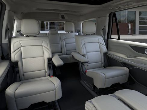 New 2026 Lincoln Navigator Reserve w/ Jet Appearance Package AWD/4WD image 11