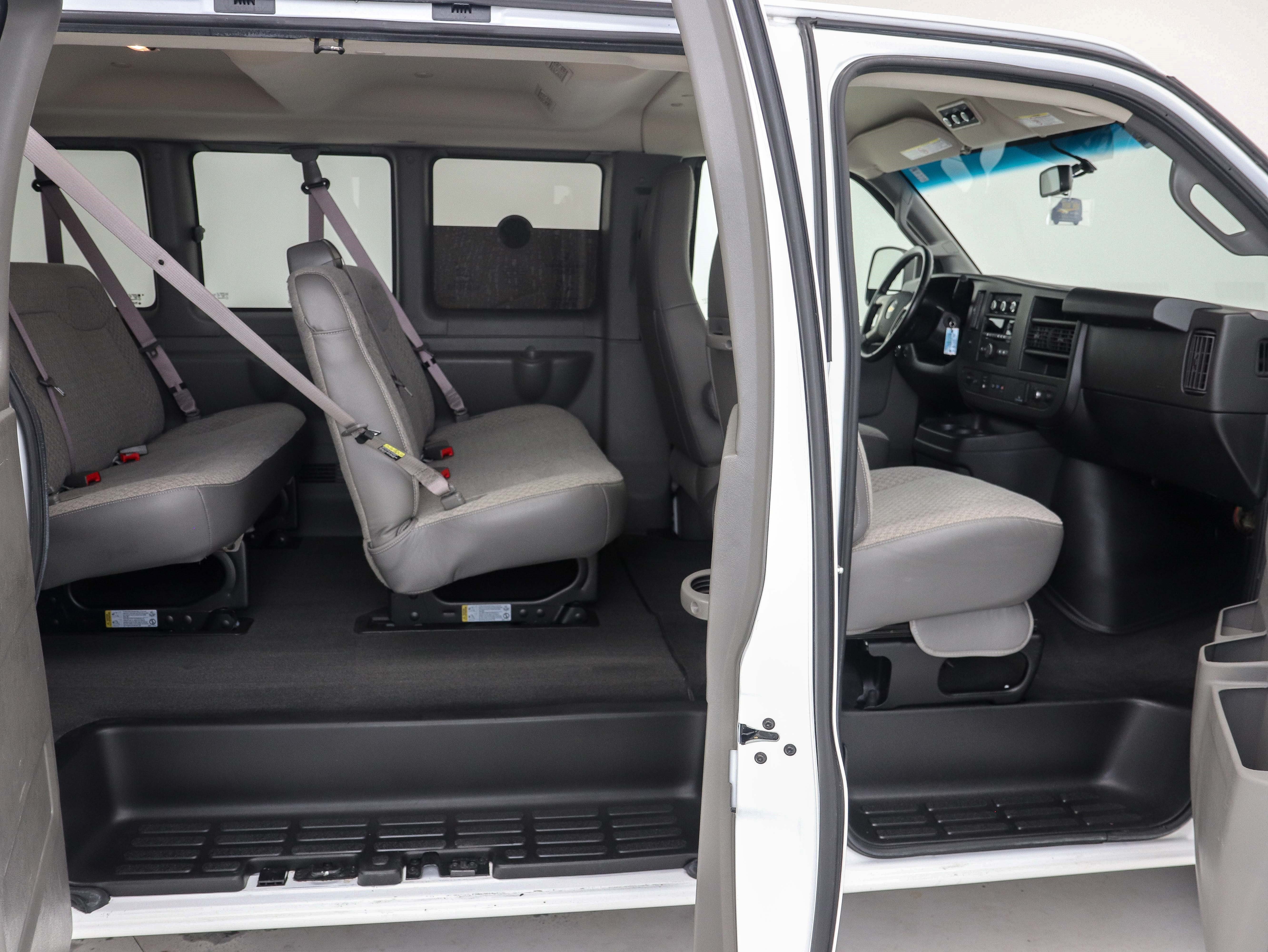 Used 2019 Chevrolet Express 3500 LS RWD image 12