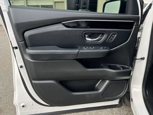 Used 2025 Honda Pilot Touring image 16