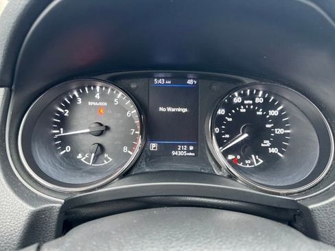 Used 2019 Nissan Rogue SV image 15