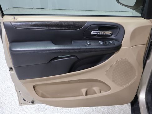 Used 2015 Dodge Grand Caravan American Value Package FWD image 11
