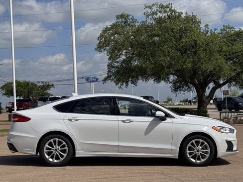 Used 2019 Ford Fusion SE image 3