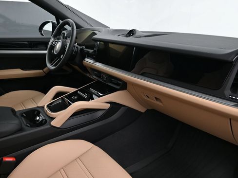 Certified 2026 Porsche Cayenne Coupe AWD/4WD image 14