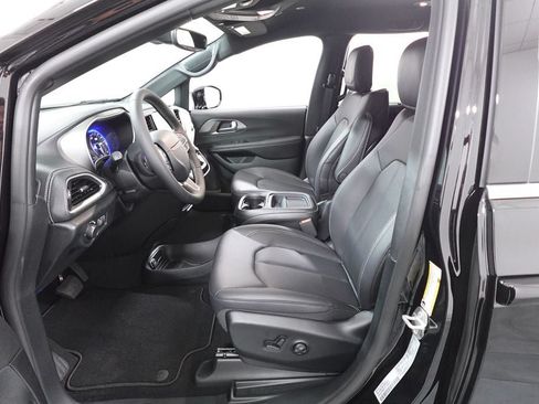 New 2027 Chrysler Pacifica Select FWD image 21