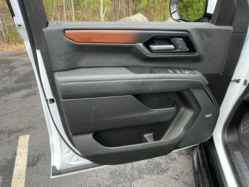 Used 2025 GMC Yukon XL Denali AWD/4WD image 10