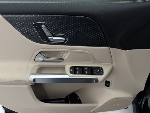 Used 2026 Mercedes-Benz GLB 250 image 11