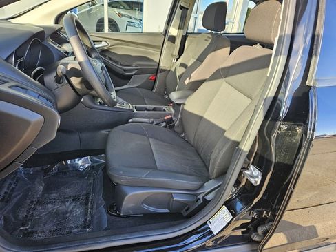Used 2018 Ford Focus SE image 11