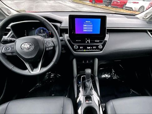Used 2025 Toyota Corolla Cross XLE image 15