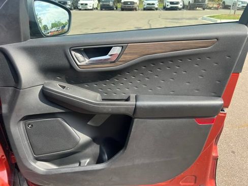 Used 2020 Ford Escape Titanium AWD/4WD image 11
