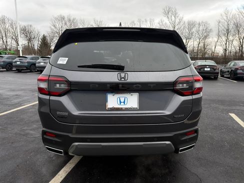 Used 2026 Honda Pilot Touring image 4