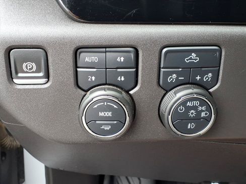 Used 2024 Chevrolet Silverado 1500 LT Trail Boss w/ Convenience Package II AWD/4WD image 18