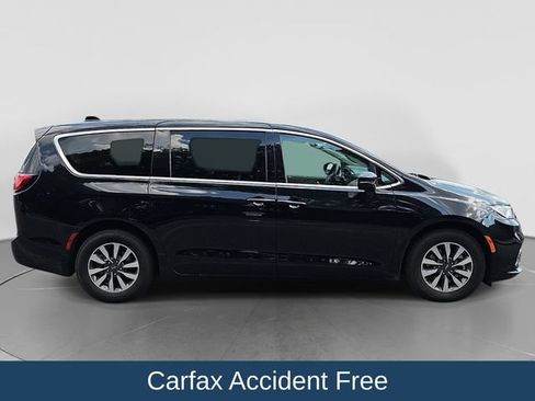 Used 2024 Chrysler Pacifica Limited FWD image 2