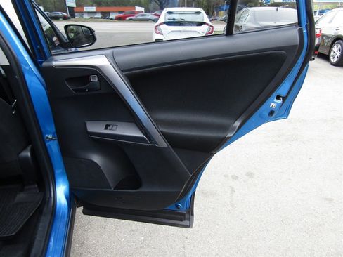 Used 2018 Toyota RAV4 LE w/ All Weather Liner Package image 22