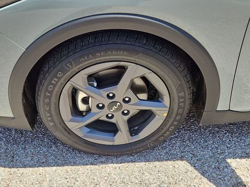 Used 2025 Kia K4 FWD image 12