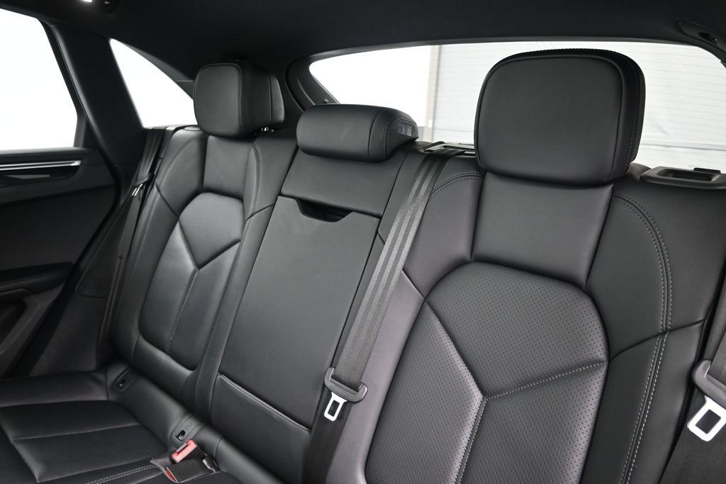 Certified 2024 Porsche Macan Turbo AWD/4WD image 6