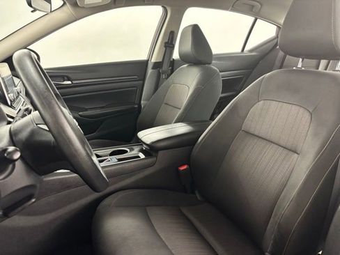 Used 2024 Nissan Altima 2.5 SV image 15