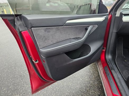 Used 2024 Tesla Model Y Performance image 23